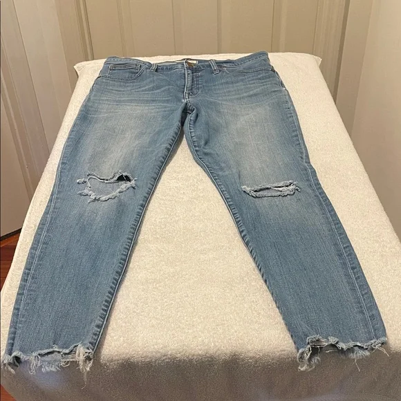 Madewell Distressed 9” High Rise Stretch Jean Raw Edge Waist 32” Inseam 28” - Picture 10 of 16